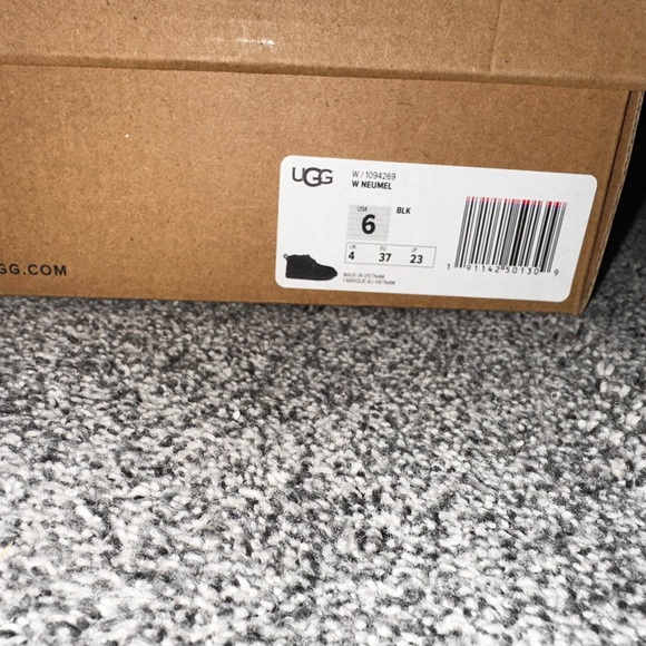 UGG Australia Neumel Boot - Picture 9 of 9